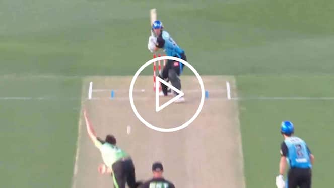 [Watch] Chris Lynn 'Slaps' Marcus Stoinis For A Huge Six In BBL's Exciting Contest